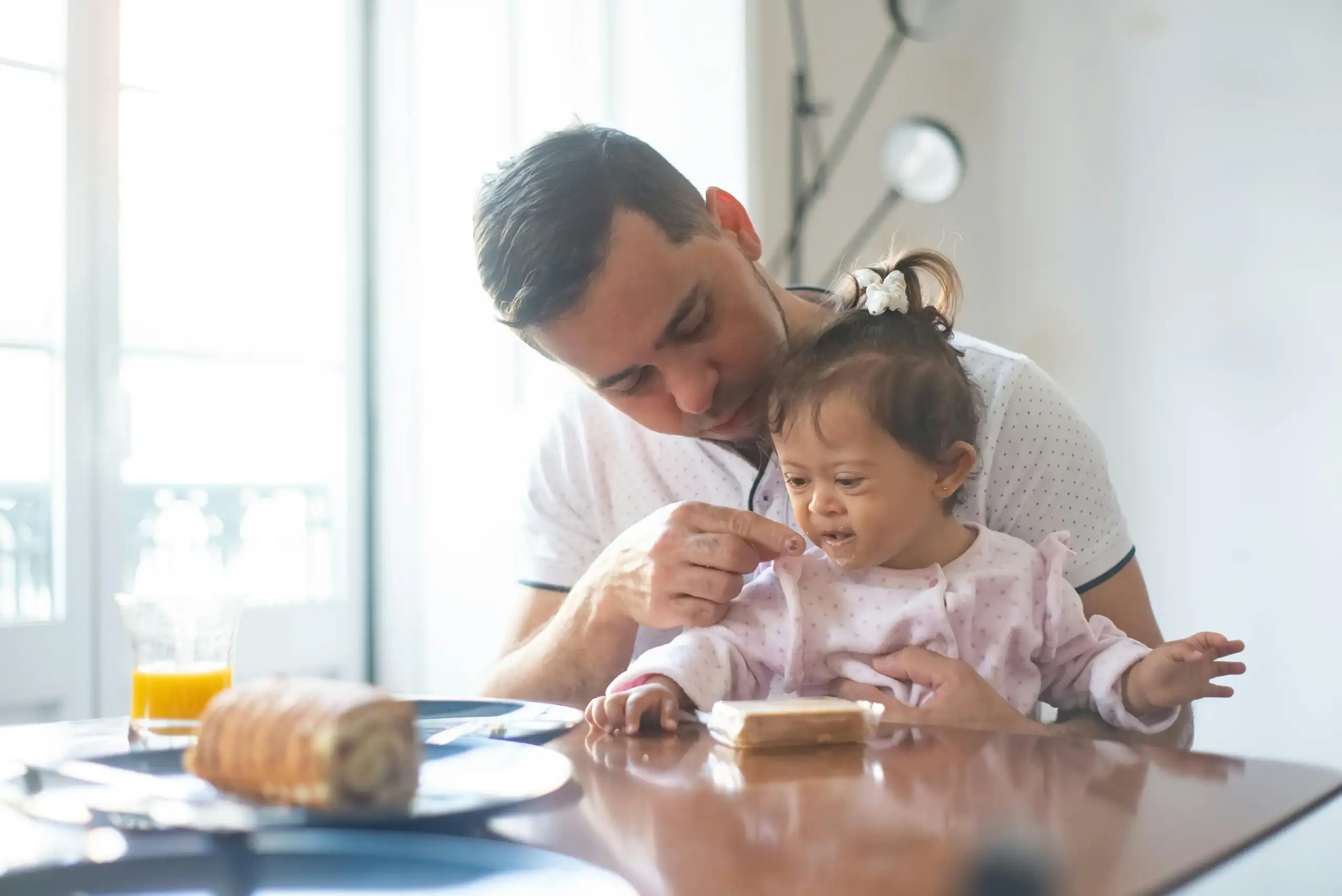 Feeding readiness in children - caregiver supporting developmental milestones