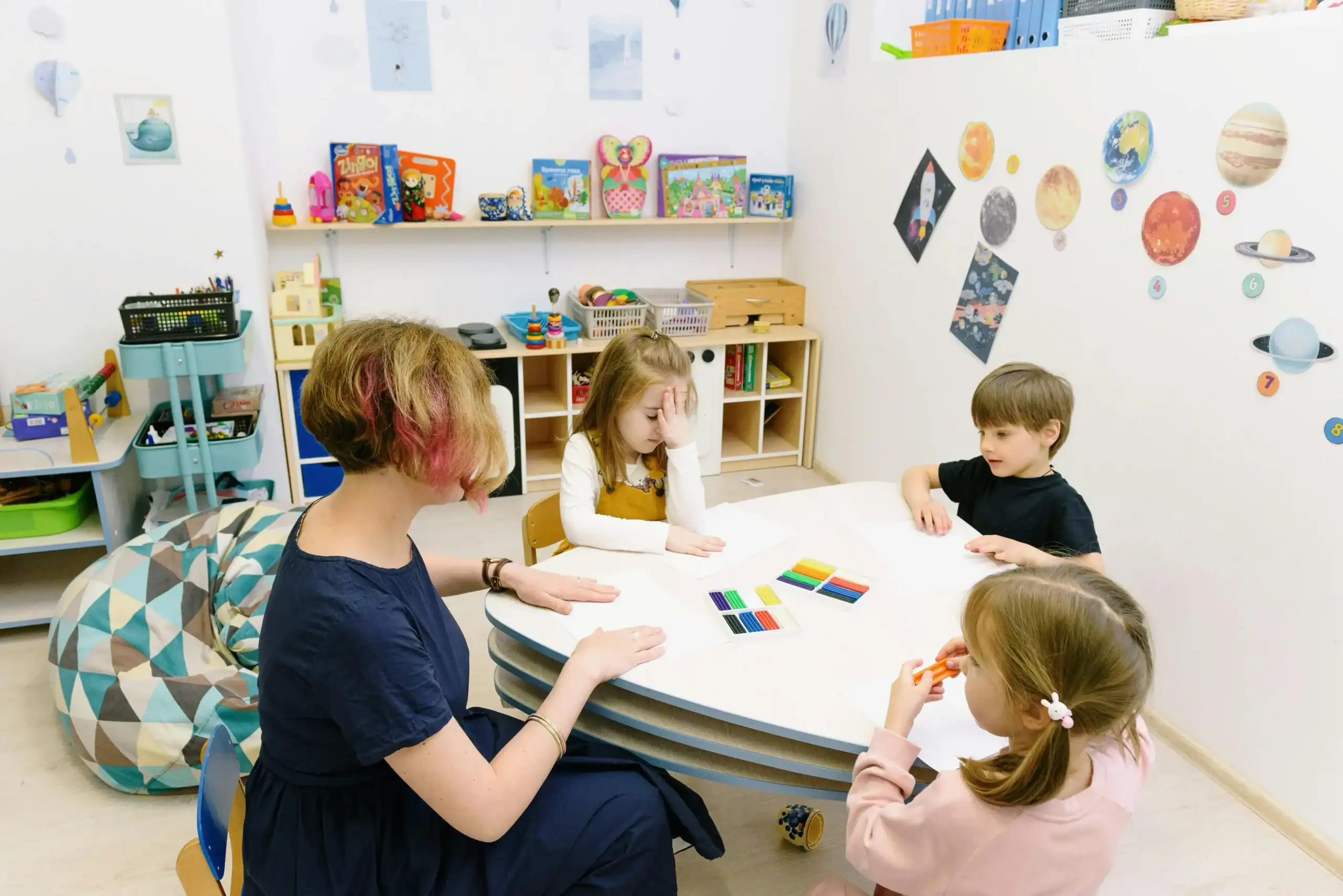 preschooler setting the table – fun chores for preschoolers
