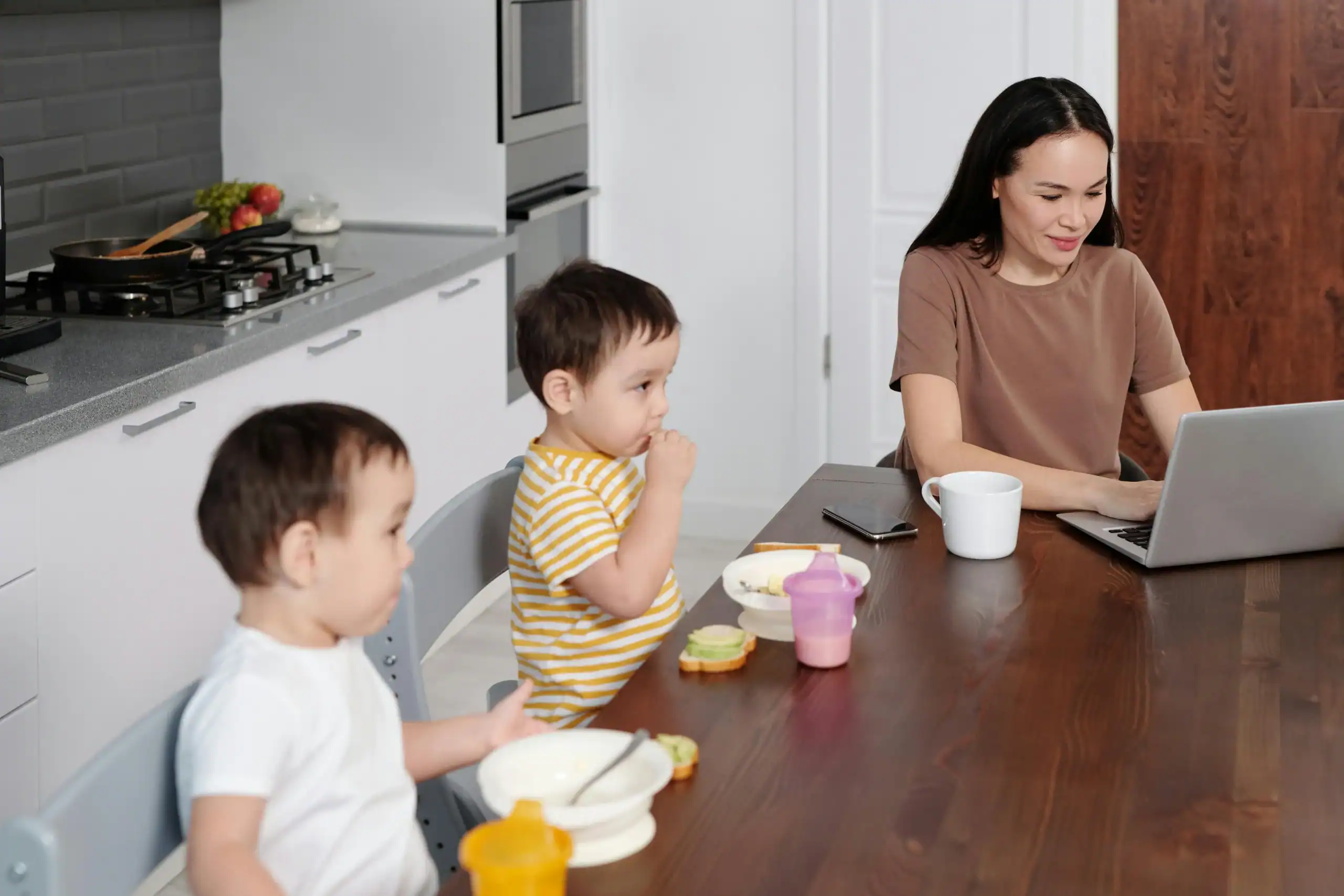 Occupational therapist helping with eating difficulties in children
